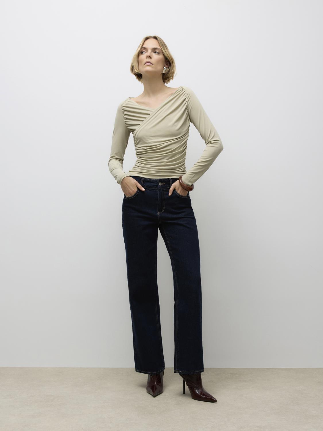 model_shot-front_full