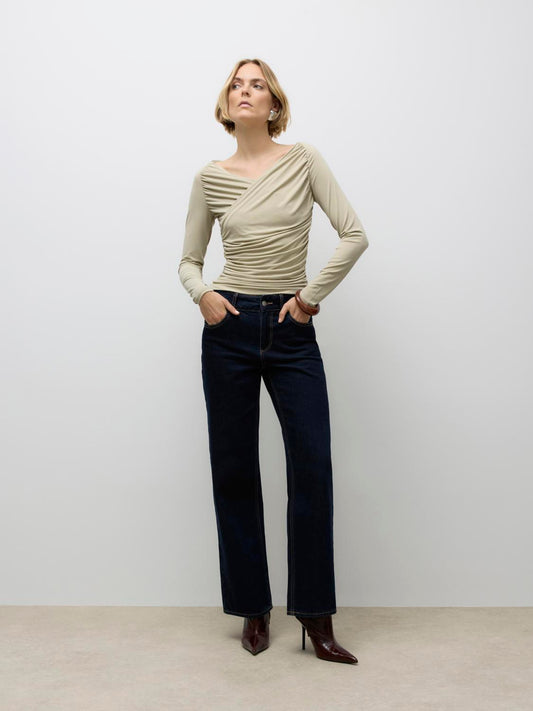 model_shot-front_full