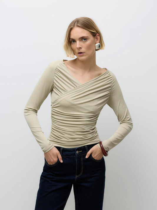 model_shot-front