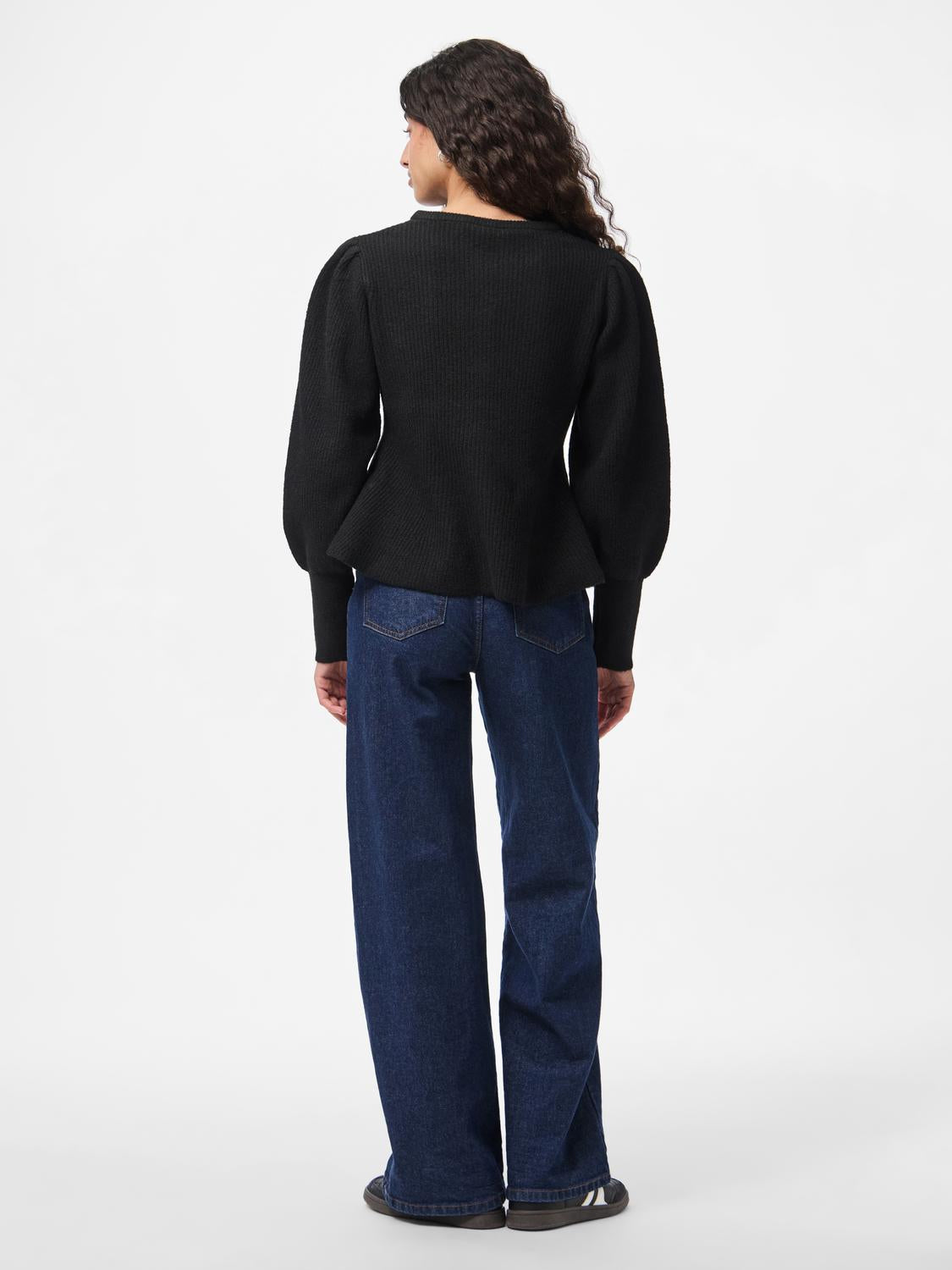 model_shot-back